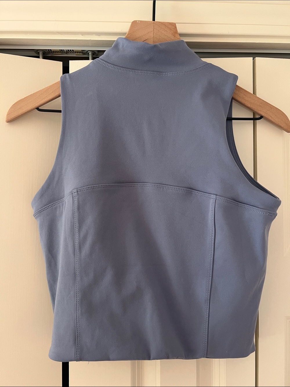 Gold Hinge Sleeveless cropped Half-Zip Athletic Top - Dusty Blue M - Picture 2 of 3